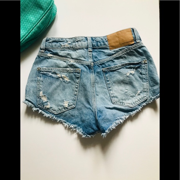 Zara Patch/Pin Distressed Cutoff Short Size 00 - Picture 5 of 8